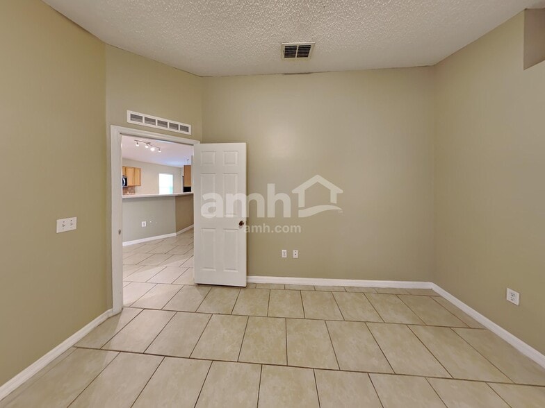 Building Photo - 16560 Corner Lake Dr