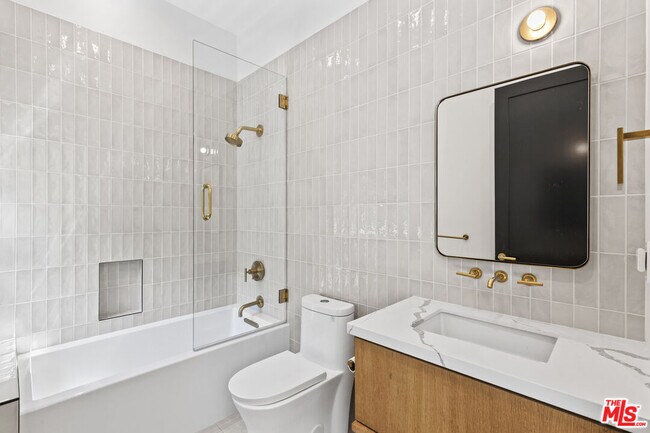 Building Photo - 1745 San Ysidro Dr