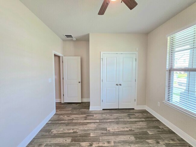 Building Photo - 5297 Parkside Dr