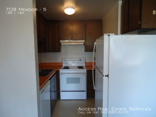 Building Photo - 708 Meador Ave