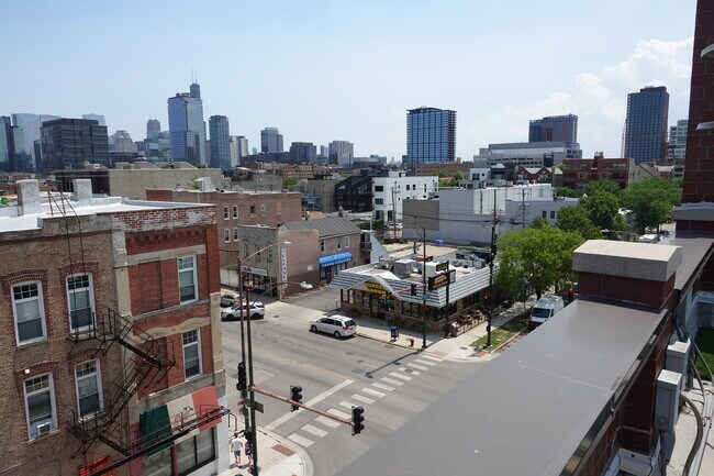 Building Photo - 1400 W Grand Ave