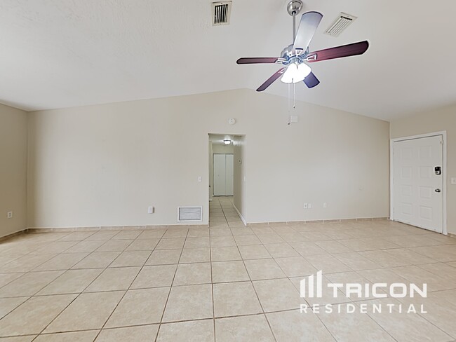 Building Photo - 900 Watt Cir