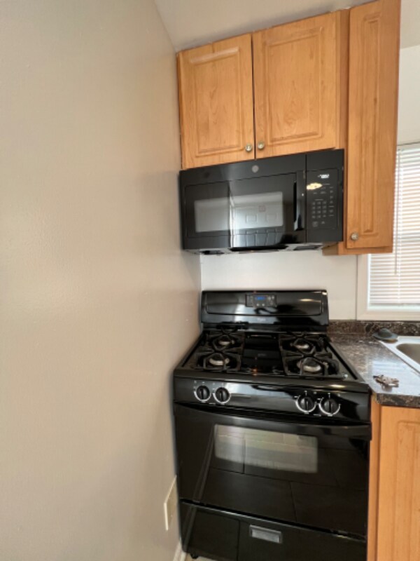 Building Photo - 8513 S Sangamon St