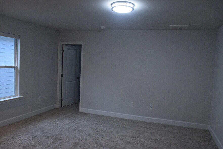 Building Photo - 5925 Pinnacle View Rd