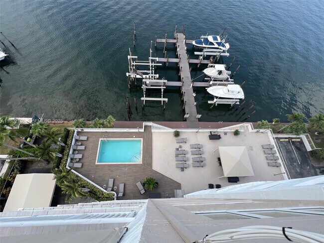 Building Photo - 18000 N Bay Rd