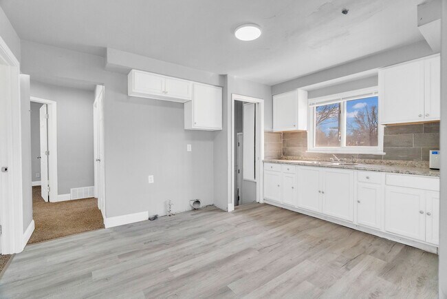 Building Photo - 13900 Sussex St