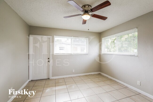 Building Photo - 421 SW 29th Ave