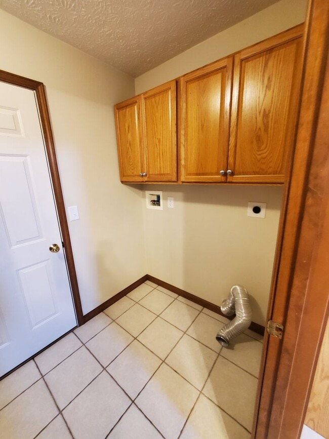 Building Photo - 3-bedroom 2 Bath