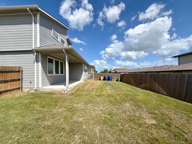 Building Photo - 2901 Louris Ln