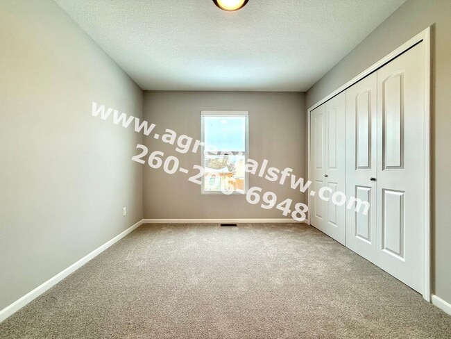 Building Photo - 3 Bedroom Residence