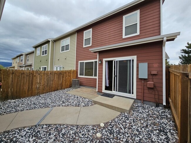 Building Photo - 3 Bed 3 bath house in 80916!