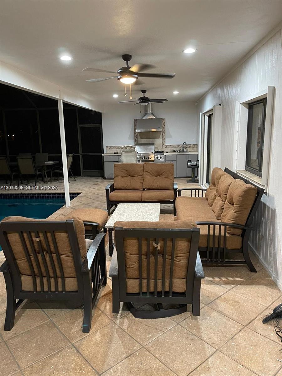 Building Photo - 612 Hibiscus Dr