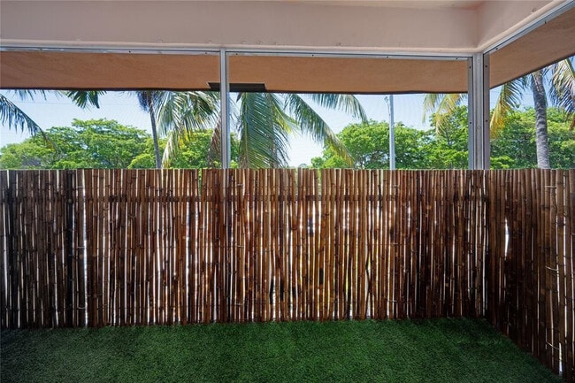 Building Photo - 770 SE 2nd Ave