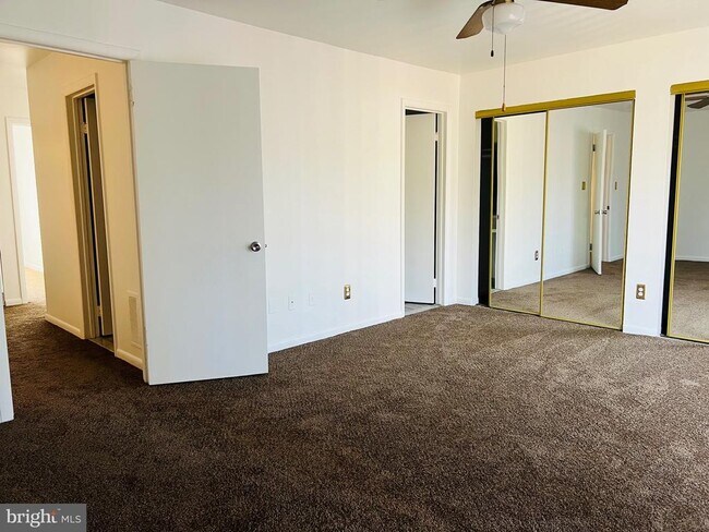 Building Photo - 8613 Seasons Way