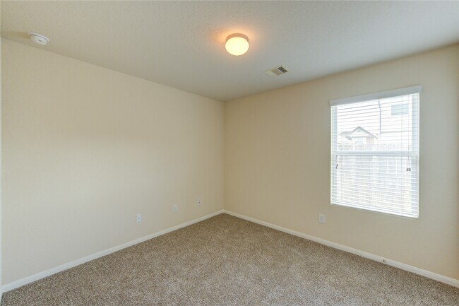 Building Photo - 14839 Fir Knoll Way