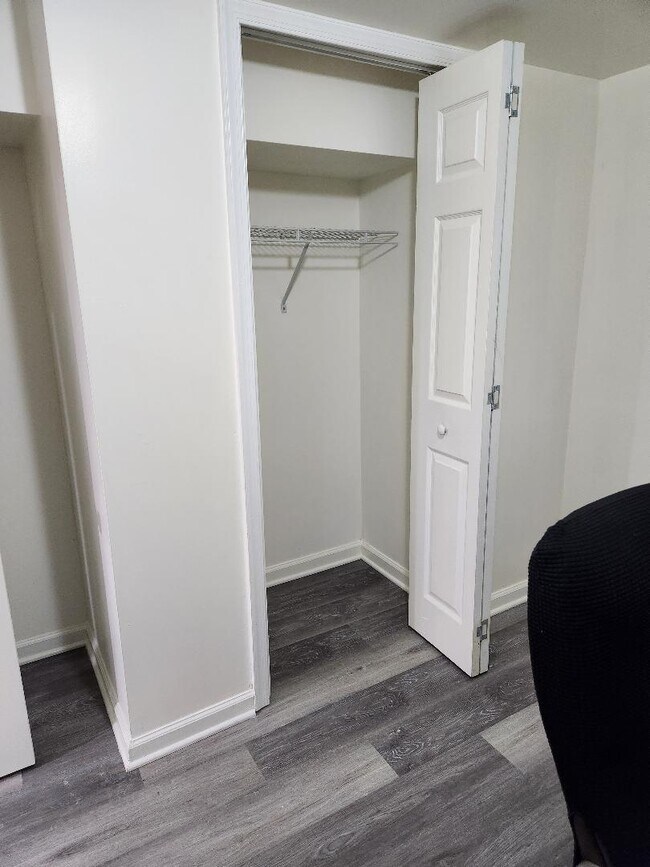 Building Photo - 2701 Woodsdale Ave