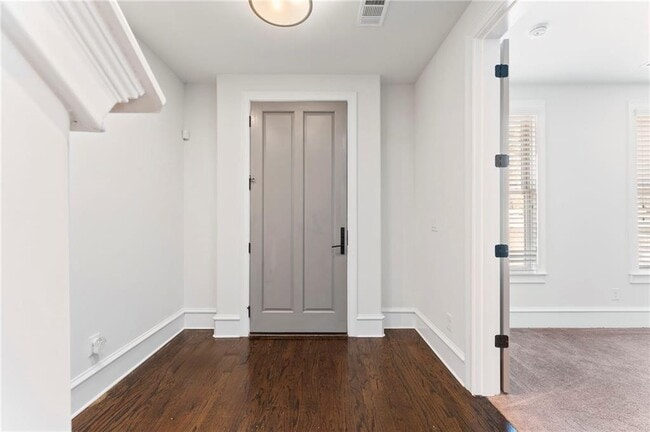 Building Photo - 871 3rd St