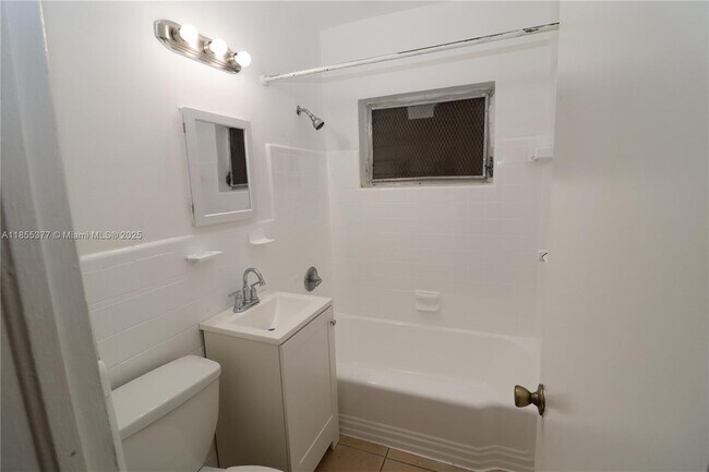 Building Photo - 777 NE 85th St