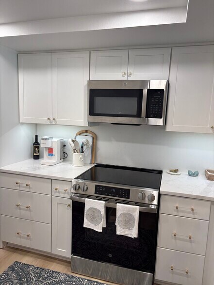 Building Photo - 325 N Causeway