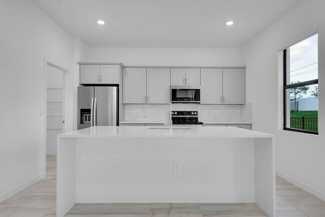 Building Photo - 2006 NE Ocean Dunes Dr