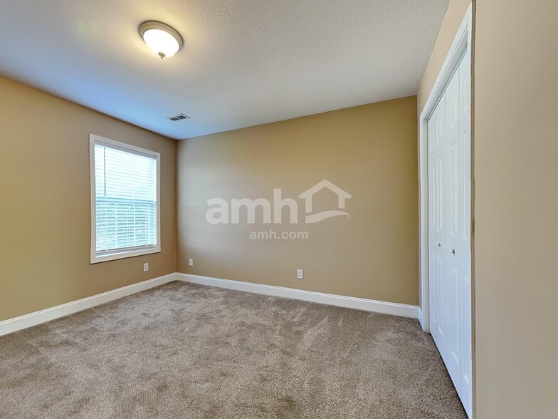 Building Photo - 7027 Legend Oaks Ln