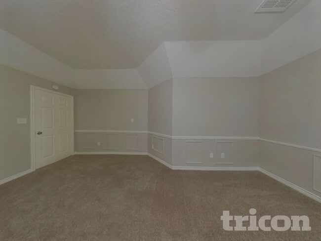 Building Photo - 729 Forest Ln Dr