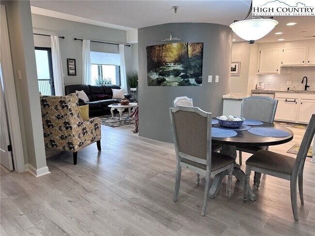 Building Photo - 303 Sugar Top Dr