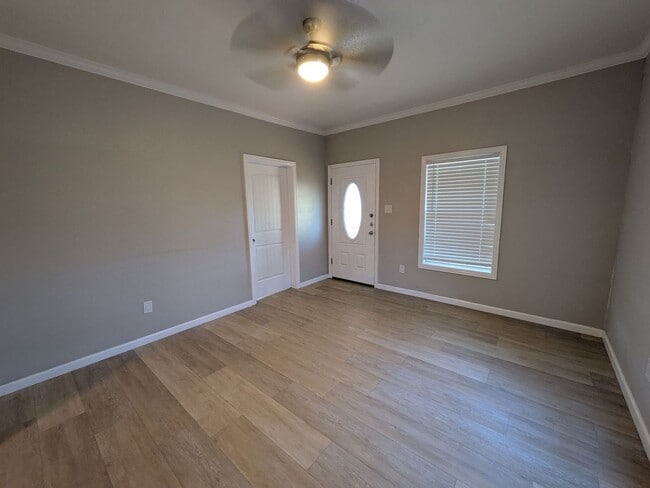 Building Photo - 614 Euclid St