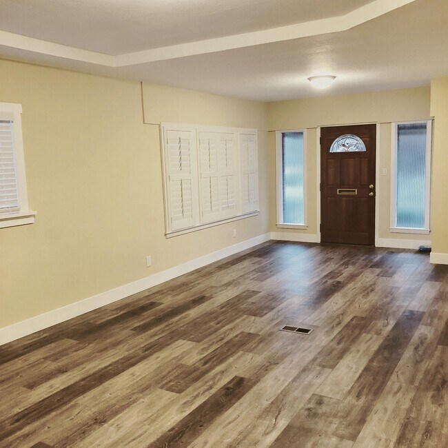 Building Photo - 452 E Santa Clara St