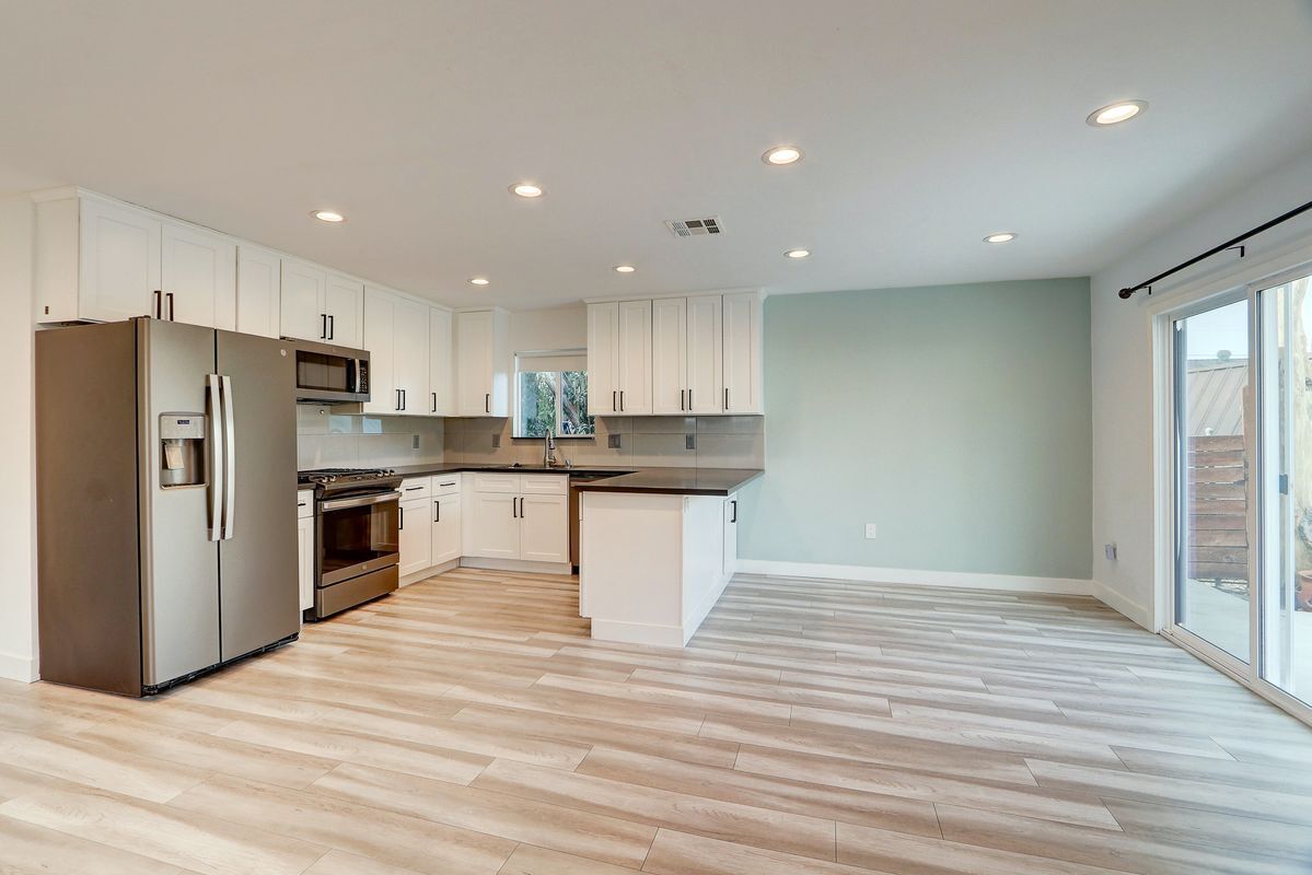 Building Photo - 7441 1/2 Beckford Avenue