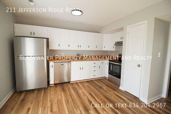 Building Photo - 211 Jefferson Ridge Rd