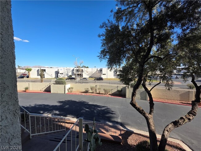 Building Photo - 750 S Royal Crest Cir