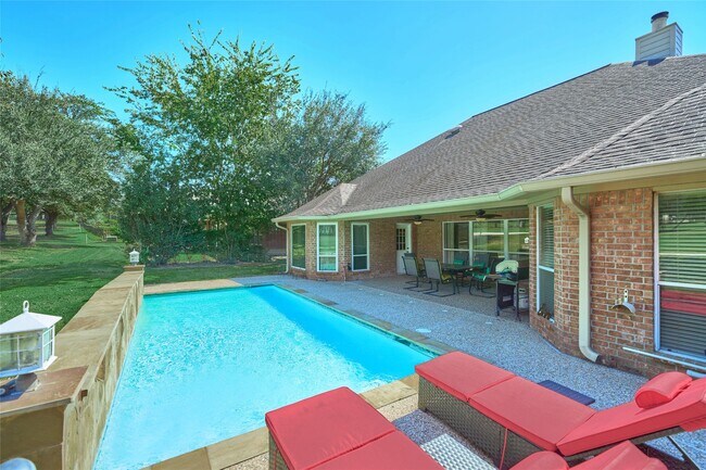 Building Photo - 121 April Waters Dr N