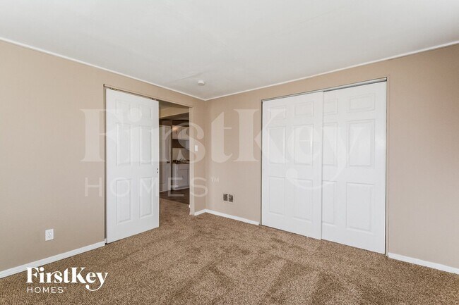 Building Photo - 130 Capri Dr