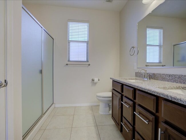 Building Photo - 3 Bedroom 2 Bathroom
