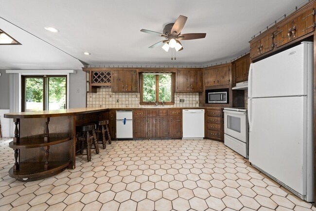 Building Photo - 47 Oriole Dr