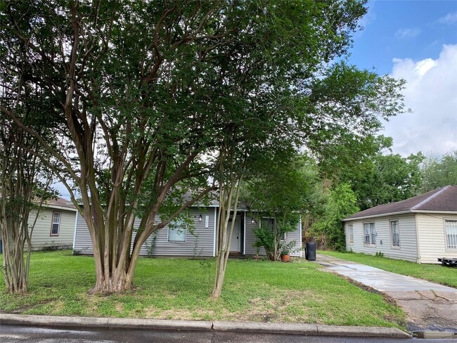 Building Photo - 1305 Zuber Dr