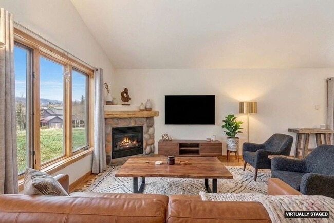 Building Photo - 594 Parkview Dr