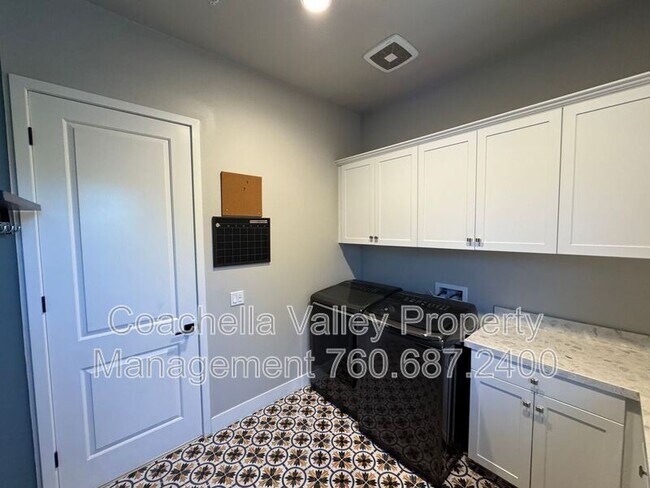 Building Photo - 74635 Tesla Dr