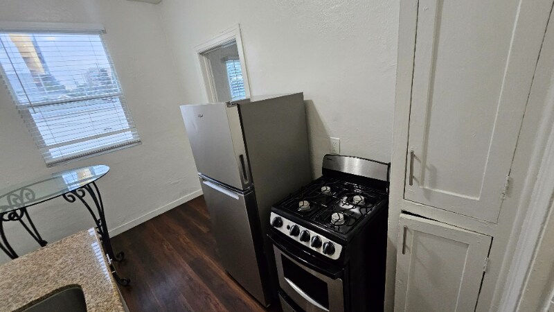 Building Photo - 1216 W Court St