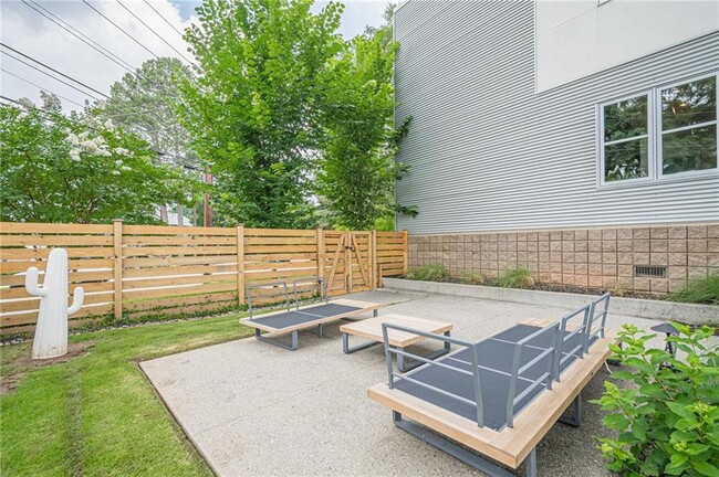 Building Photo - 2269 Briarwood Hills Dr NE