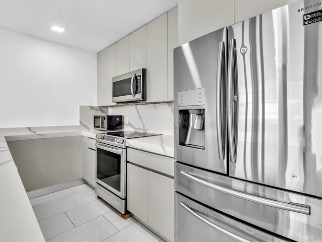 Building Photo - 3725 S Ocean Dr