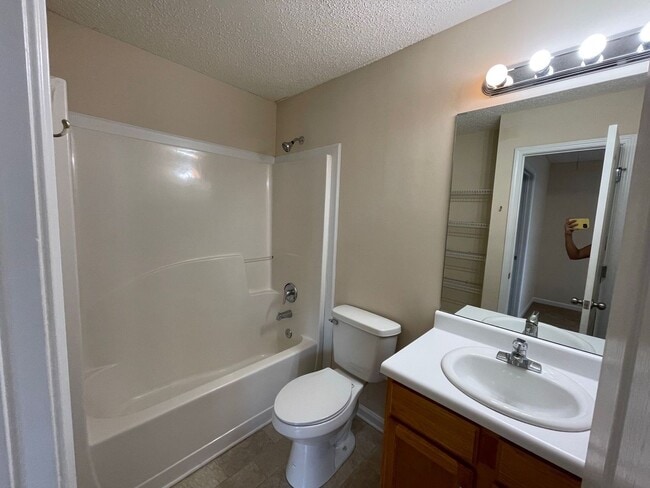 Building Photo - BRIDGEWATER HOME! PRE-LEASING FOR AUGUST 1 2026! 1/2 Off Deposit!