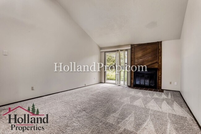 Building Photo - Great Tigard Duplex in Prime Location!
