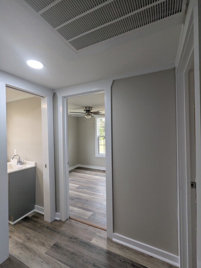 Building Photo - 202 Underwood Dr