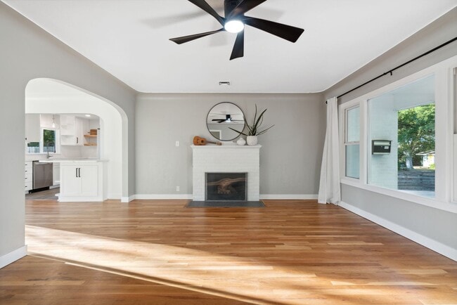 Building Photo - Classicly Charming Remodeled Garden Tract ...