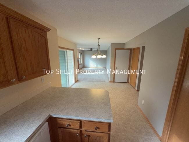 Building Photo - 4404 SW Elm Ct