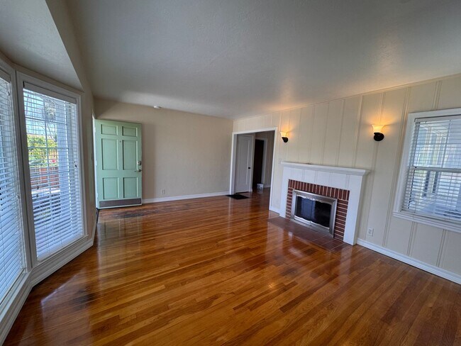 Building Photo - 21 Orange Dr