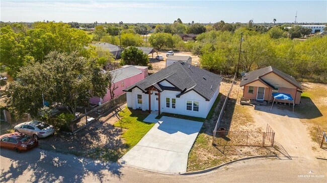 Building Photo - 14 Nominee St