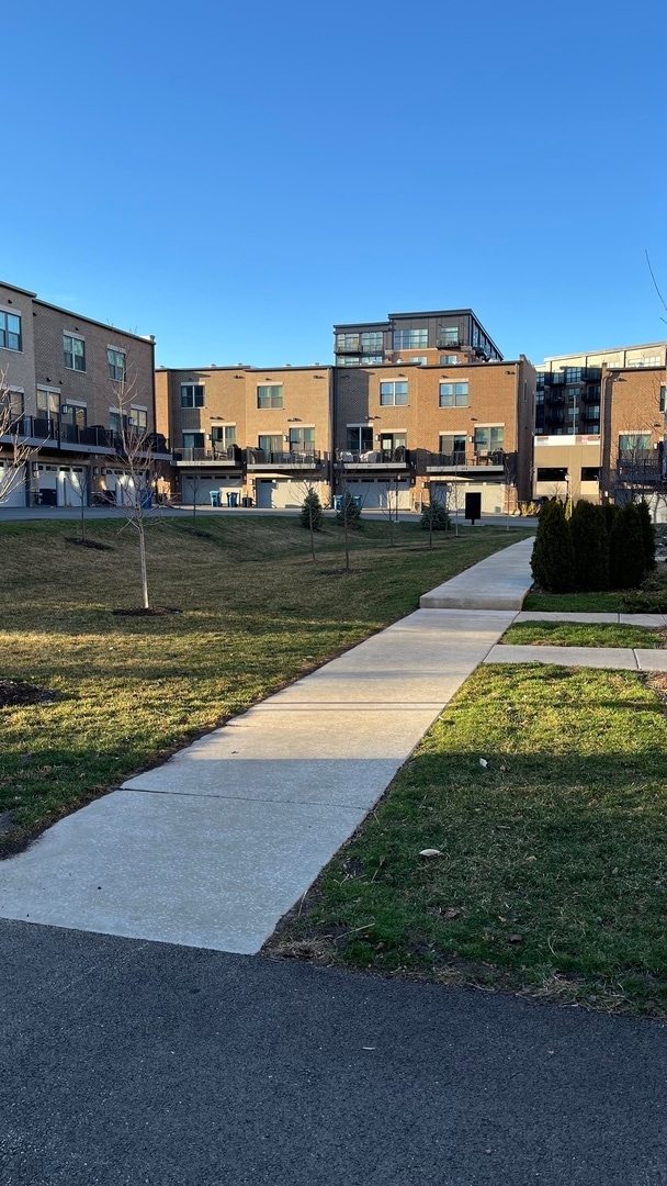 Building Photo - 319 Elm Ct.